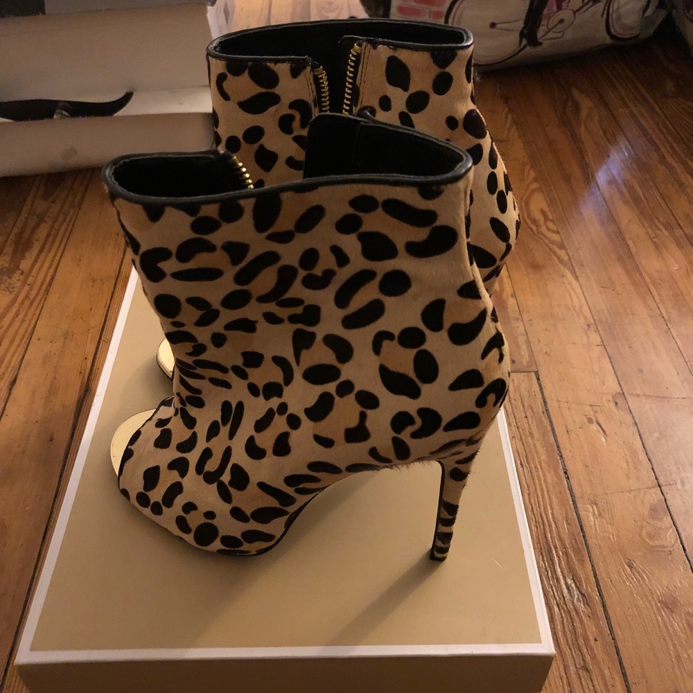 Shoe booties